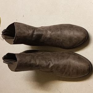 Chinese Laundry brownish gray heeled boots size 11